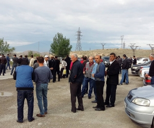 Գագիկ Ծառուկյանը «Արարատցեմենտ»-ի աշխատակիցներին հորդորեց պատռել աշխատանքից ազատման ծանուցագրերը