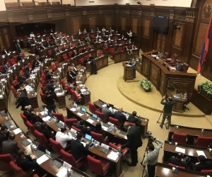 Парламент принял в первом чтении поправки к закону РА “О структуре и деятельности правительства”