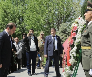 Armenia's Military Leadership Visits Yerablur Military Pantheon