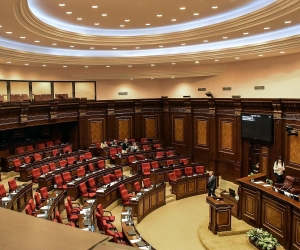 НС получит 893 млн драмов на зарплаты для сотрудников и командировочные для депутатов