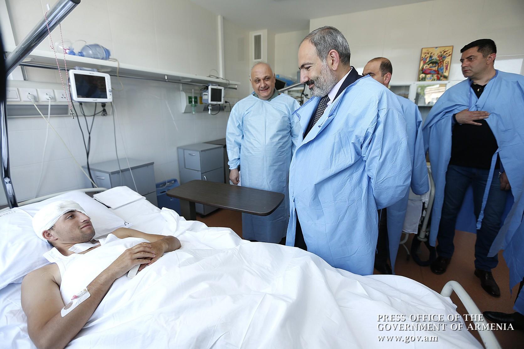 Почему больницу назвали больница. Госпиталь Министерства обороны. Ереван госпиталь МВД. Эмир Магомедович госпиталь Минобороны.