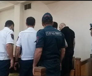 «Արմենիա» բժշկական կենտրոնից փախուստի փորձ կատարած դատապարտյալ Դավիթ Գալստյանը 10 ժամով  հեռացվեց նիստերի դահլիճից