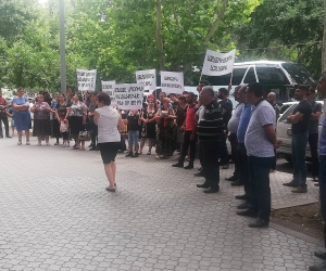 Քրդական համայնքի ներկայացուցիչները դատախազության դիմաց են. պահանջում են ազատել Արցախում հայտնաբերված 1 կգ թմրանյութի գործով մեղադրյալին