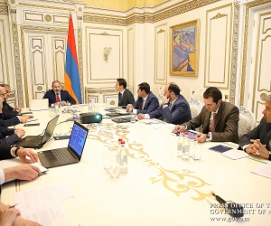 Pashinyan Chairs Discussion on State Procurement Process