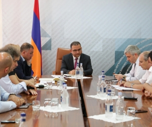 Տիգրան Խաչատրյանը հանդիպել է կոնյակագործներին և գինեգործներին