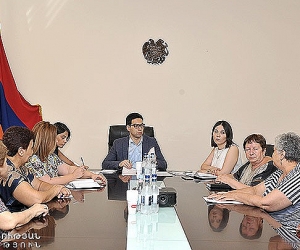 Armenian Justice Minister Meets with Relatives of Those Serving Life Sentences