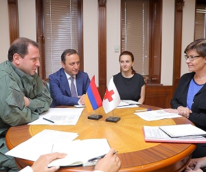 Պաշտպանության նախարարն ընդունել է Կարմիր խաչի միջազգային կոմիտեի ներկայացուցիչներին