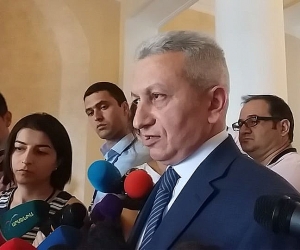 Ֆինանսների նախարարը՝ պետական պարտքի, Ամուլսարի հանքի շահագործման, 5 մլն դրամով ԱԺ գորգերը լվանալու մասին