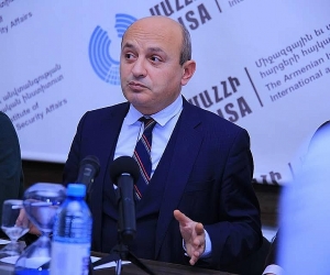 Ստյոպա Սաֆարյանի խոսքով`իր վրա հարձակում գործած անձինք դարանակալել են շենքի մոտ. նա խոսել է իր կասկածների մասին