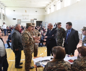 Բակո Սահակյանն այցելել է պահեստազորայինների ընդունման նախնական հավաքակետեր