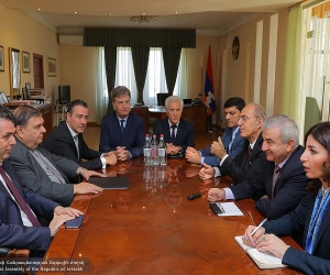 Արցախի խորհրդարանում ընդունել են Կիպրոսի Սթրովոլոս քաղաքի պատվիրակությանը