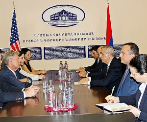 Artsakh Foreign Minister Meets with Visiting U.S. Congressman Frank Pallone in Stepanakert