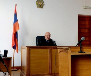 Չորրորդ անգամ գողություն կատարելու մեջ մեղադրվող Հասմիկ Սարգսյանը  չընդունեց մեղադրանքը, նշեց, որ  հետազոտված լազերային սկավառակներում իր պատկերը չէ