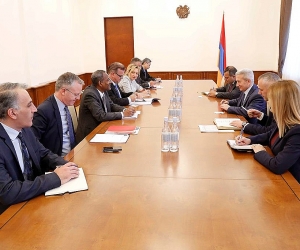 Ատոմ Ջանջուղազյանն ընդունել է Ասիական զարգացման բանկի պատվիրակությանը
