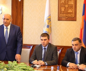 ԱՀ պետական նախարար Գրիգորի Մարտիրոսյանը ներկայացրել է Ստեփանակերտի նորընտիր քաղաքապետին