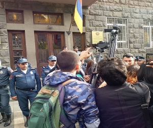 Հրայր Թովմասյանի դուստրերից մեկն ԱԱԾ-ում է, հայրն արդեն բացատրություն է տվել