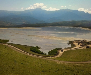 Эколог бьет тревогу: загрязненная жидкость из дамбы Арцваника вылилась в реку Норашеник