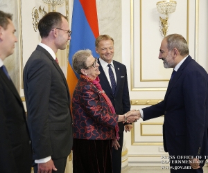 Премьер-министр обсудил с вице-президентом Европейского инвестиционного банка возможности реализации новых программ в разных сферах