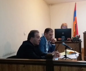 Ален Симонян явился в суд: он потерпевший по делу бывшего заместителя начальника Полиции Левона Ераносяна 