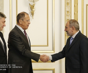 Премьер-министр Пашинян принял главу МИД РФ Сергея Лаврова
