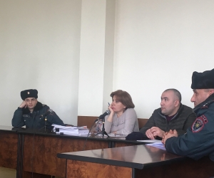Կալանավորին խոշտանգելու համար մեղադրվող ամբաստանյալն արդարացվեց և դուրս եկավ դատարանի դահլիճից