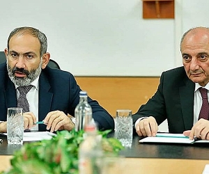 Никол Пашинян и Бако Саакян встретились с выдвигающими на предстоящих в Арцахе президентских выборах свои кандидатуры деятелями