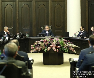 Правительство планирует поэтапно перейти на безналичную систему выплаты пенсий и пособий по уходу