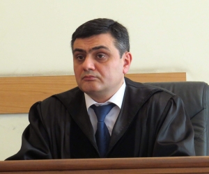 Представлено ходатайство о самоотводе судьи по делу о мере пресечения в отношении Р.Кочаряна