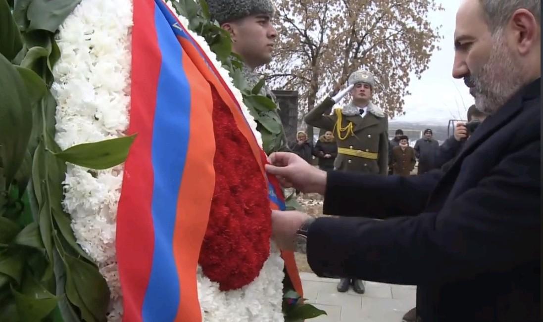 Pashinyan Visits Gyumri; Pays Tribute to 1988 Earthquake Victims