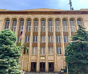 Парламент принял в первом чтении проект попровок, предусматривающих досрочный выход на пенсию членов КС 