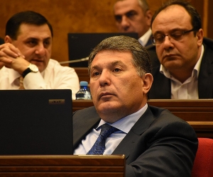 «Տարվա մեջ մի քանի անգամ էինք տեսնվում, աշխատում էր հանուն հայրենիքի»,- ասում է Արամ Հարությունյանի եղբայրը