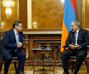Pashinyan and New Armenian Football Federation President Meet