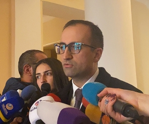 Արսեն Թորոսյան. «Եղվարդի ծննդատանը գուցե մեկ հնարավորություն էլ տրվի, իսկ Աչաջուրը պետք է դադարի ծննդօգնության ծառայություններ մատուցել»