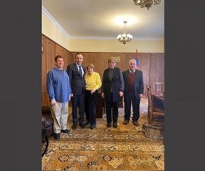 Հրայր Թովմասյանը հանդիպել է Ջոն Մարշալի անվան իրավաբանական համալսարանի պրոֆեսոր Էն Մ. Լուսինին