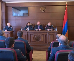 Արման Սարգսյանը անձնակազմերին է ներկայացրել ոստիկանության նորանշանակ ԵՔՎ պետին և ՊՊԾ գնդի հրամանատարին
