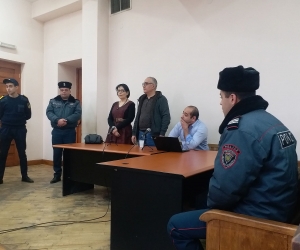 «5-րդ Ալիքի» սեփականատեր Արմեն Թավադյանի գործով նիստից հետո նրա աջակիցներն ու Վարդգես Գասպարին փոխադարձ վիրավորանքներ հնչեցրին միմյանց հասցեին