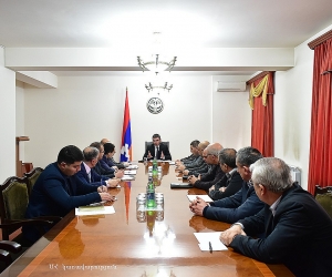 Պետնախարարը հանդիպել է շրջակա միջավայրի վրա փոքր հիդրոէլեկտրակայանների ազդեցությունն ուսումնասիրող հանձնաժողովի անդամների հետ
