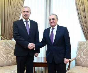 Զոհրաբ Մնացականյանը հանդիպել է ՀԱՊԿ գլխավոր քարտուղար Ստանիսլավ Զասին