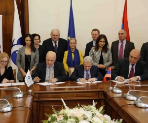 Ֆինանսների նախարարությունում ստորագրվել է Գյումրու ճանապարհներն ու փողոցների լուսավորությունն արդիականացնելու մասին դրամաշնորհային համաձայնագիրը