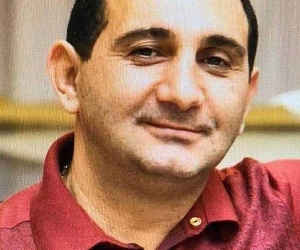 Արամ Վարդանյանի պաշտպաններն ահազանգում են․ ոստիկանները զենքի օգտագործմամբ ներխուժել են նրա բնակարան, երեխայի առողջությանը պատճառվել է լուրջ վնաս