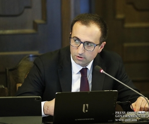 Կառավարության նիստը սկսվեց կորոնավիրուսի կանխարգելման մասին քննարկմամբ