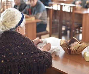 Одиноким пожилым людям будет предоставлен месячный запас продуктов