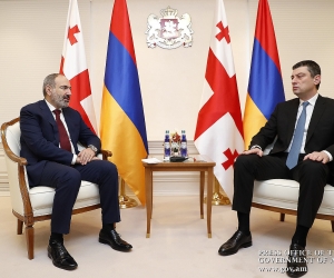 Armenian, Georgian PMs Discuss Coronavirus Emergency