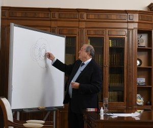 Նախագահ Արմեն Սարգսյանը հեռավար առաջադրանք է տվել պետական բժշկական և պոլիտեխնիկական համալսարանների մի խումբ ուսանողների