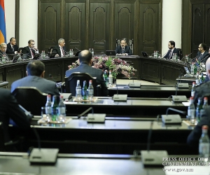 Правительство выплатит единовременную помощь неработающим родителям 