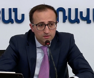 Առողջապահության նախարարը պատասխանում է լրագրողների հարցերին