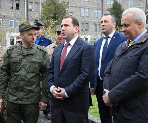 Դավիթ Տոնոյանը և ՌԴ դեսպանը ծանոթացել են շարժական լաբորատորիայի աշխատանքներին