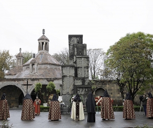 Etchmiadzin: Religious Service Commemorates Victims of 1915 Armenian Genocide