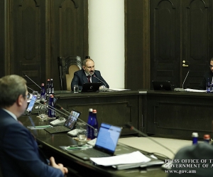 Комендатура установит минимальные требования к правилам безопасности, при соблюдении которых будут действовать все хозяйствующие субъекты: премьер-министр