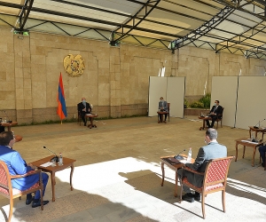 Արմեն Սարգսյանն աշխատանքային քննարկում է անցկացրել առողջապահության ոլորտի մասնագետների հետ